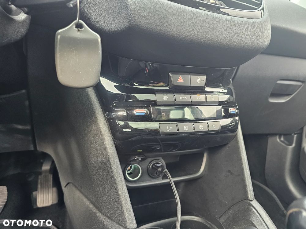 Peugeot 208 PureTech 82 Urban Move - 30
