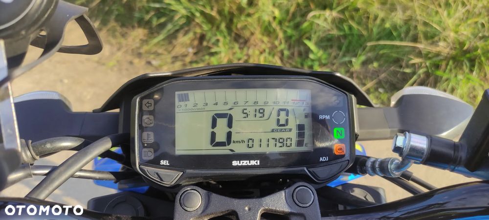 Suzuki GSX - 28