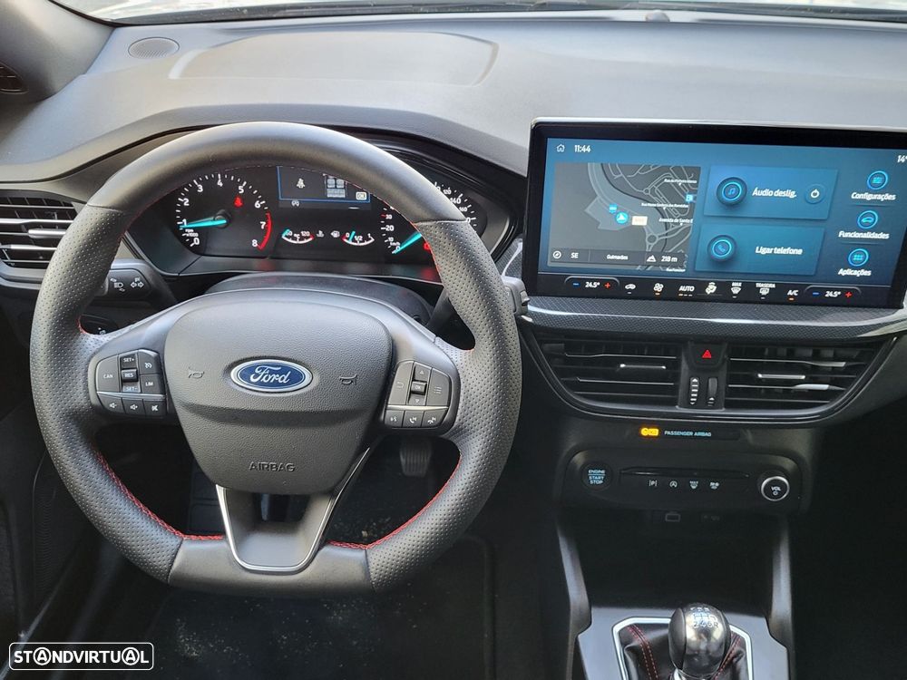 Ford Focus 1.0 EcoBoost MHEV ST-Line — fotografia 7