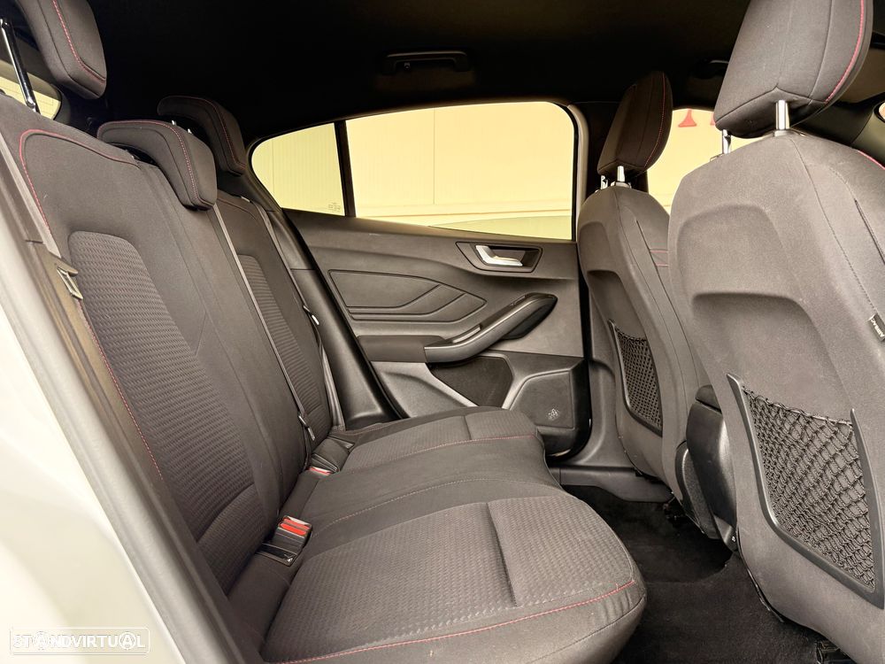 Ford Focus 1.0 EcoBoost MHEV ST-Line - 27