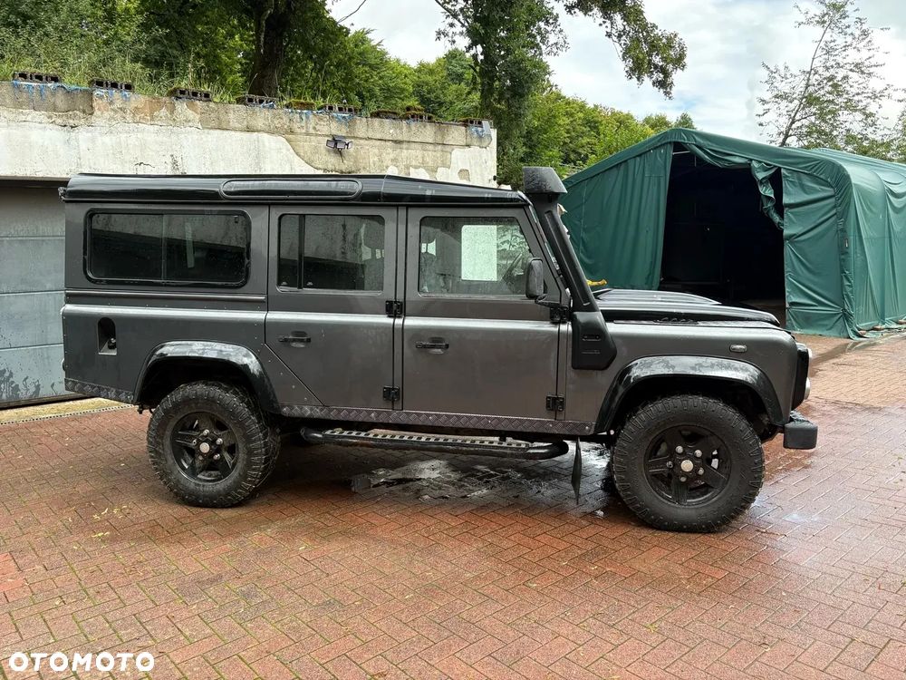 Land Rover Defender 110 SE - 4