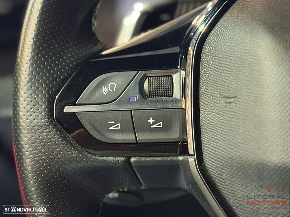 Peugeot 2008 1.2 PureTech GT EAT8 - 23