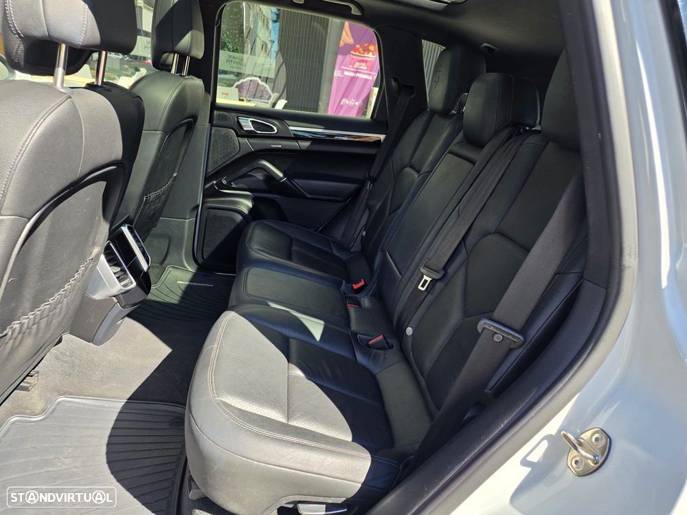 Porsche Cayenne Platinum Edition - 12