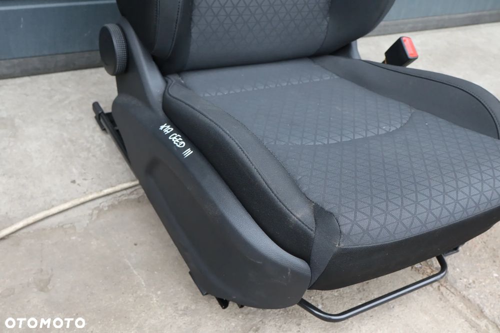 FOTEL PASAŻERA PRAWY KIA CEED III 3 LIFT 2021-2025 - 8