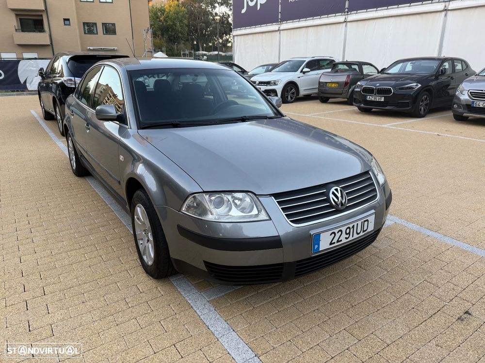 VW Passat 1.9 TDi Confortline 6V - 2