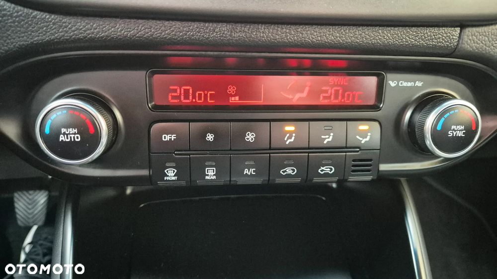 Kia Carens 1.6 GDI Dream Team Edition - 24