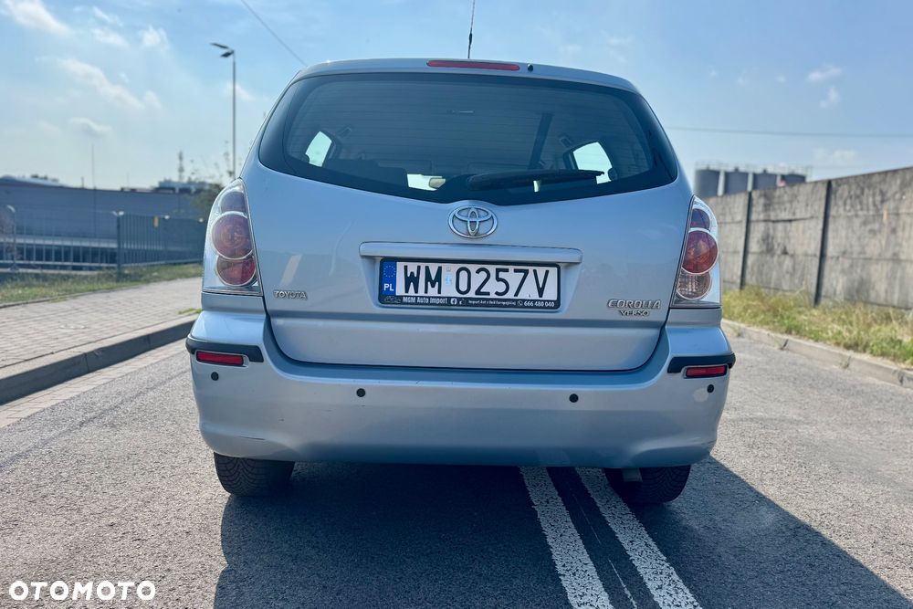 Toyota Corolla Verso - 8