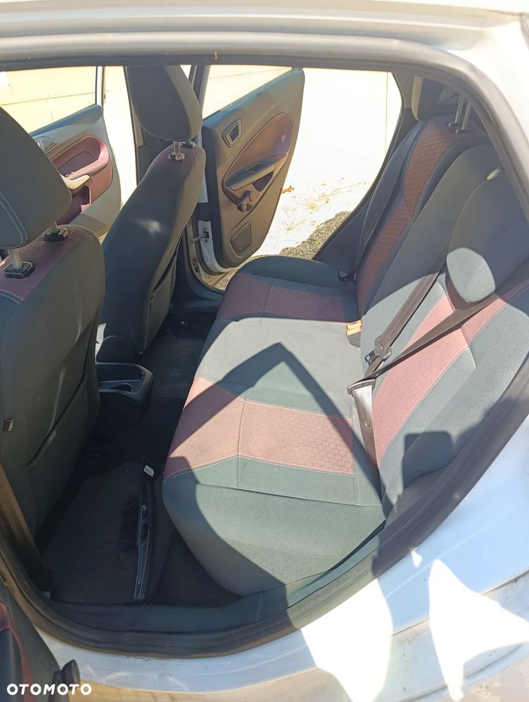Ford Fiesta 1.4 Ghia - 7