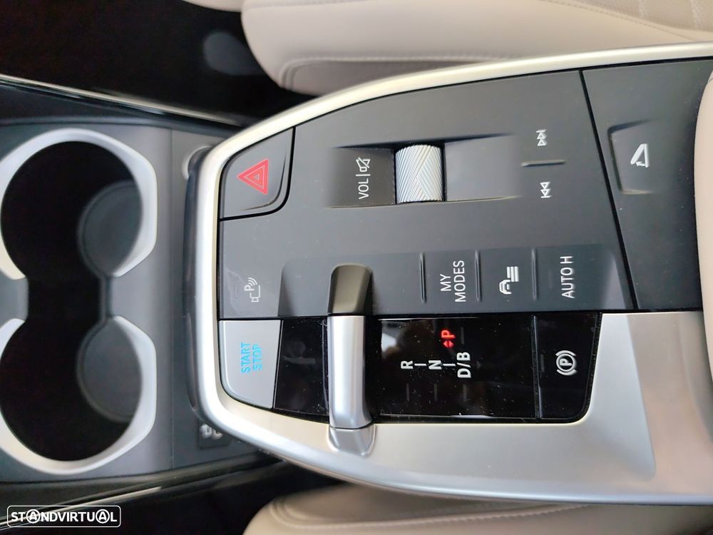 BMW iX1 eDrive20 Pack Desportivo M - 23