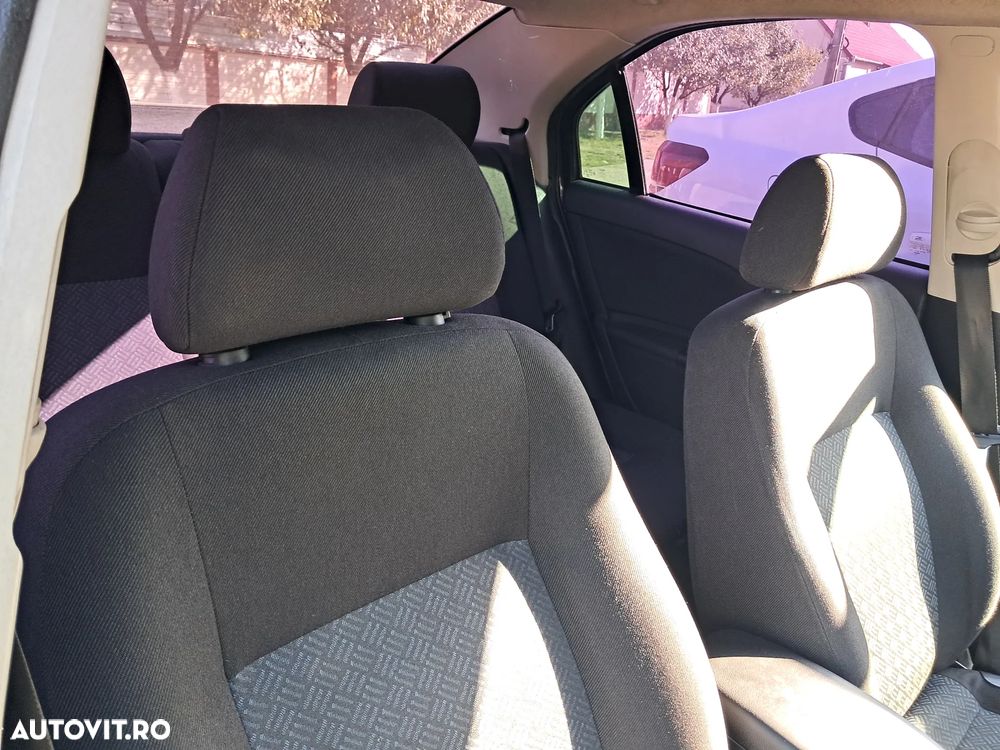 Ford Mondeo 2.0TDCi Ambiente - 8