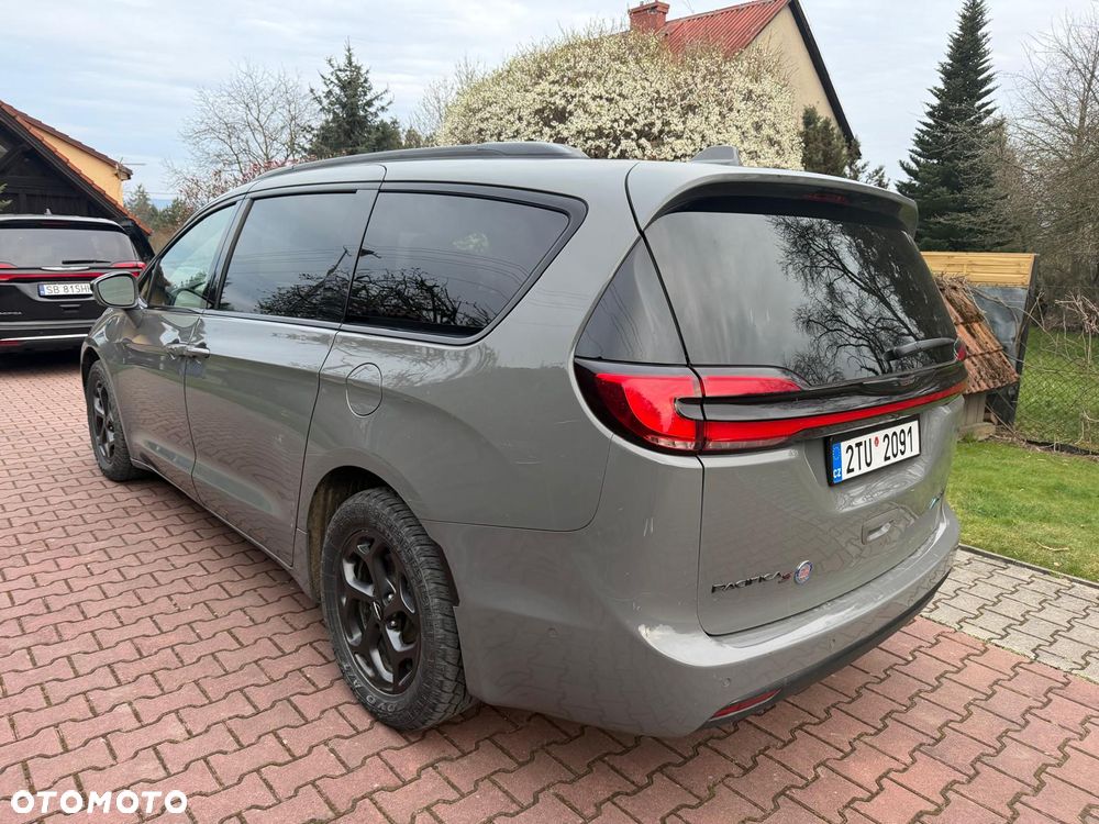 Chrysler Pacifica - 30