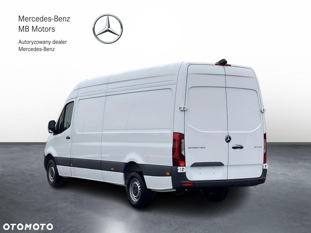 Mercedes-Benz Sprinter - 4