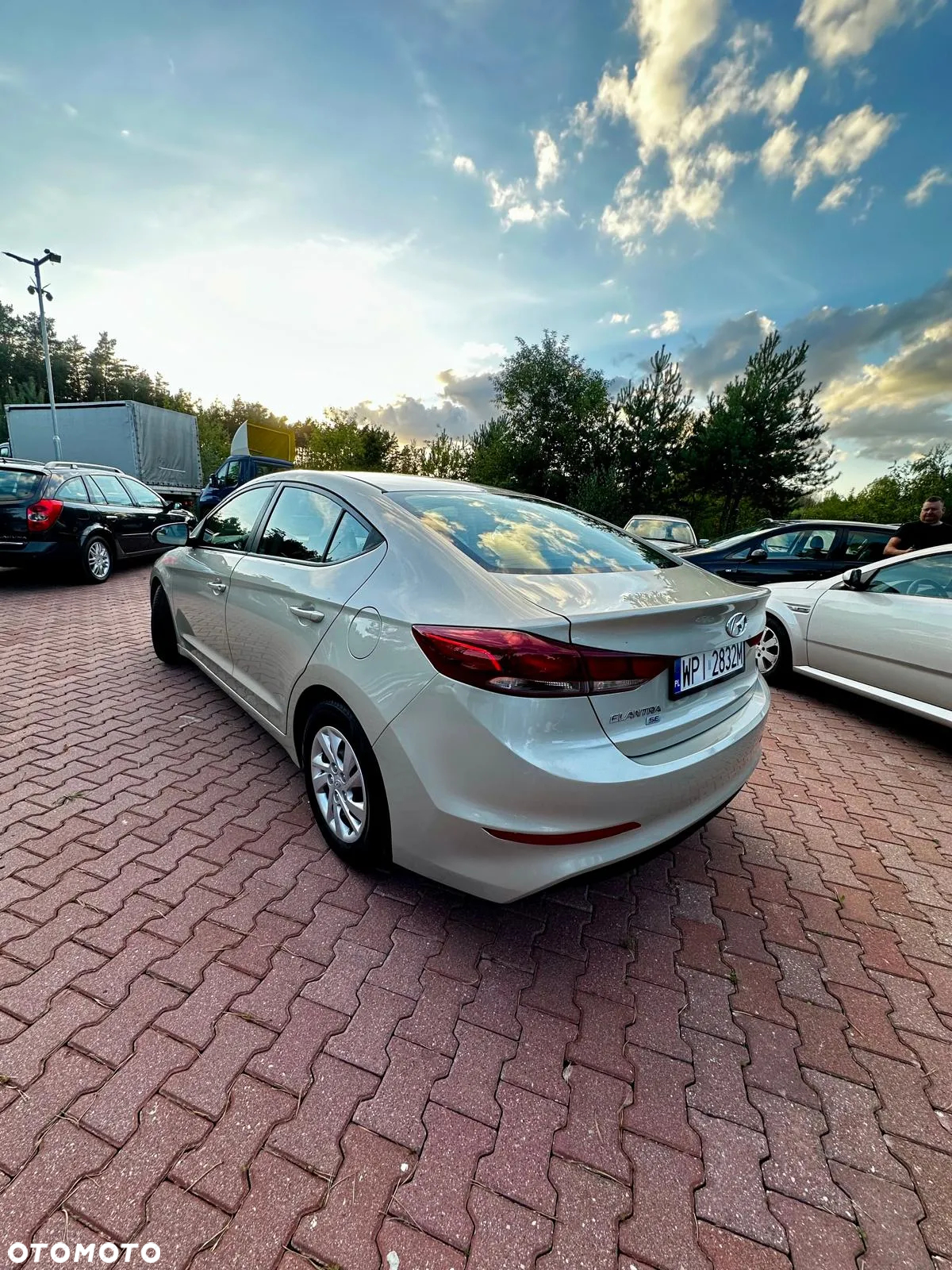 Hyundai Elantra - 11