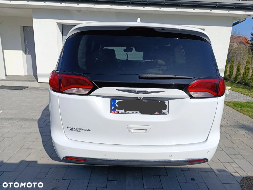 Chrysler Pacifica - 4