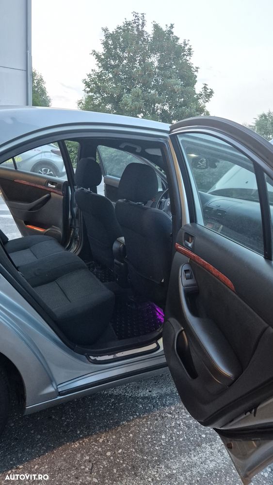 Toyota Avensis 1.6 Sedan Luna - 20