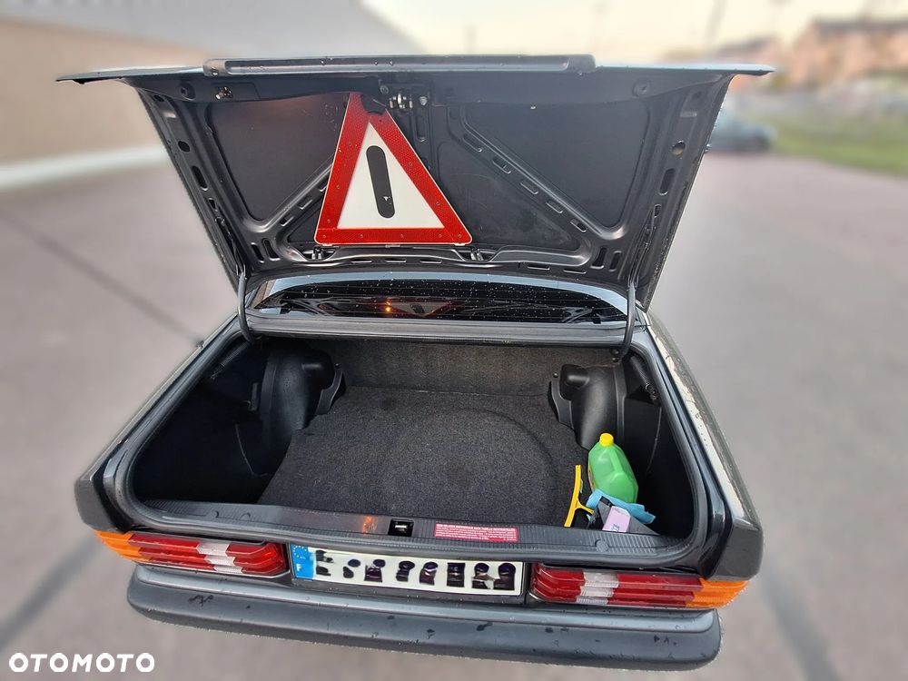 Mercedes-Benz W201 (190) - 25