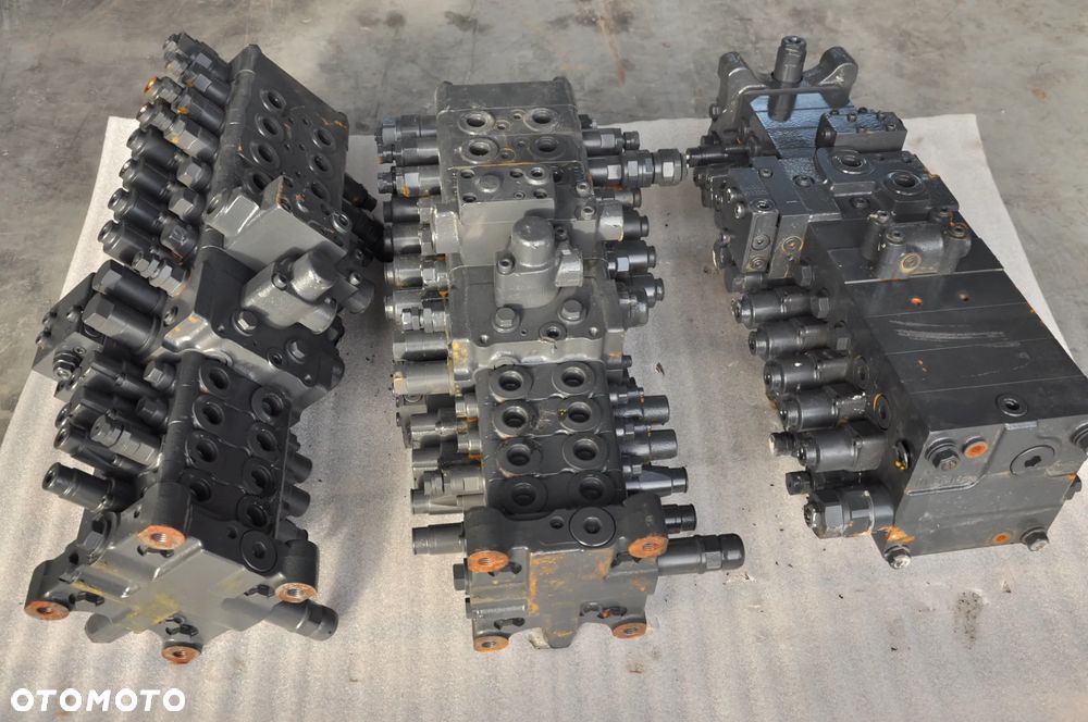 Rozdzielacz hydrauliczny Komatsu PC 138 - 8