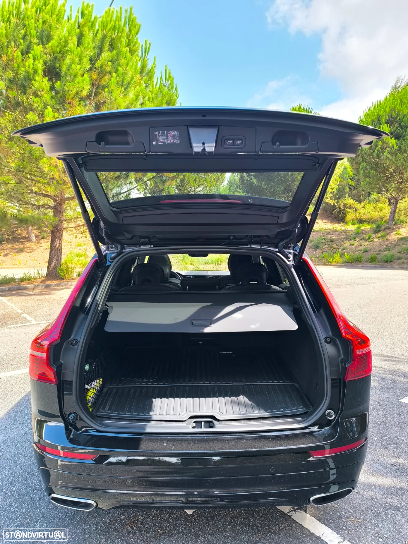 Volvo XC 60 2.0 T8 PHEV R-Design Expression AWD - 12