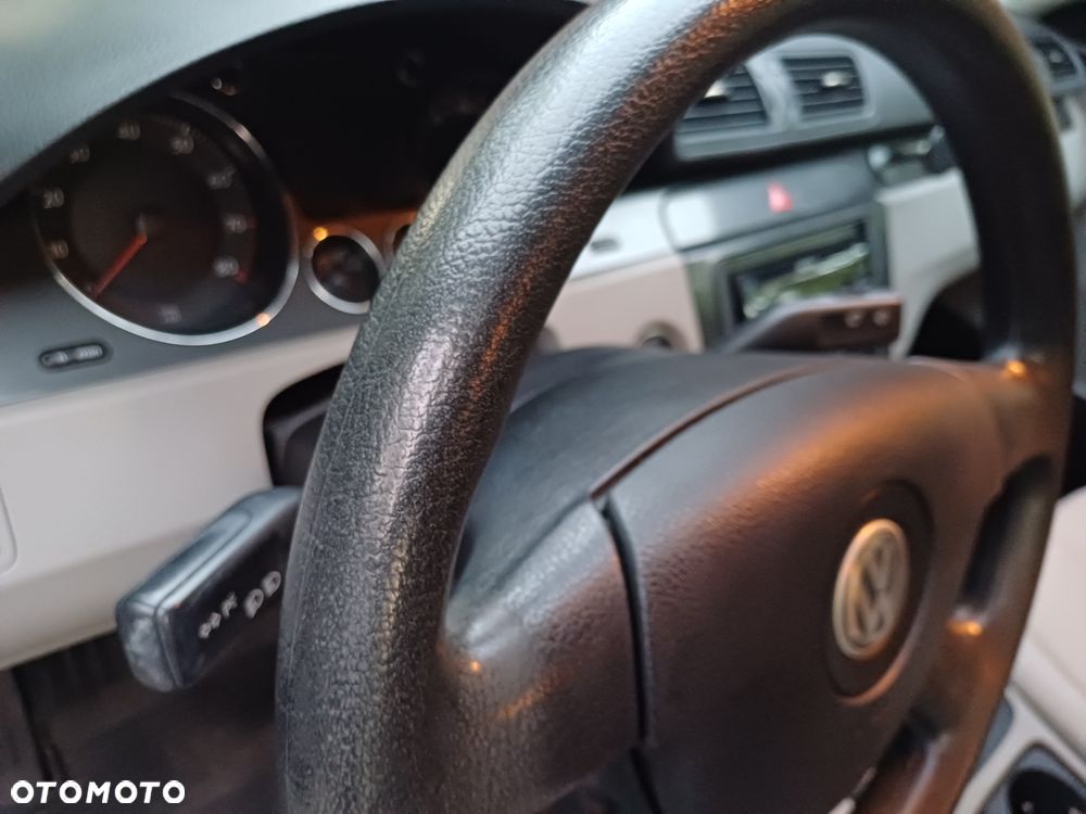 Volkswagen Passat 2.0 FSI Trendline - 17