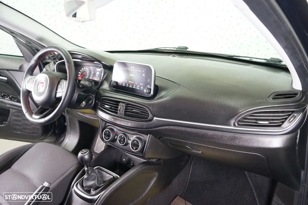 Fiat Tipo Station Wagon 1.6 M-Jet Lounge Tech - 19