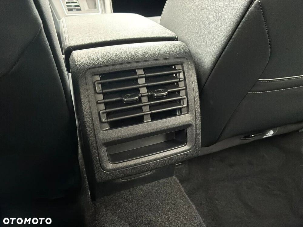 Volkswagen Golf - 28