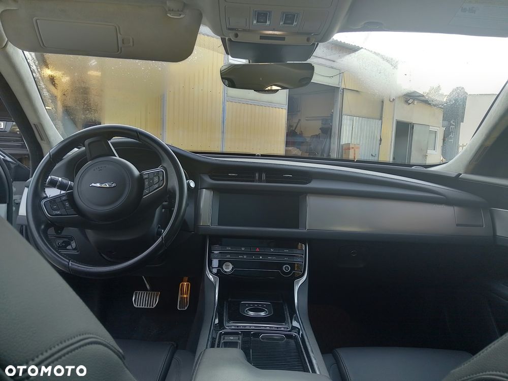 Jaguar Xf 2019 photo 5