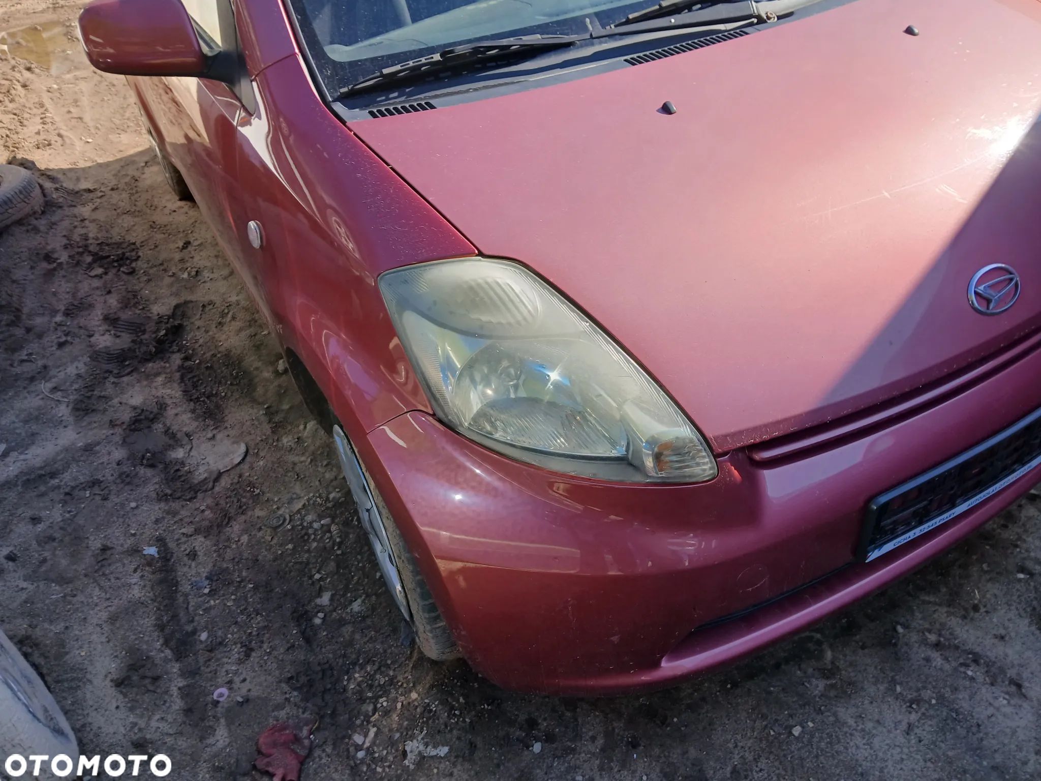 daihatsu sirion II 05/10 fotel fotele kanapa deska kokpit podsufitka boczek boczki klamka podłokietnik licznik - 1