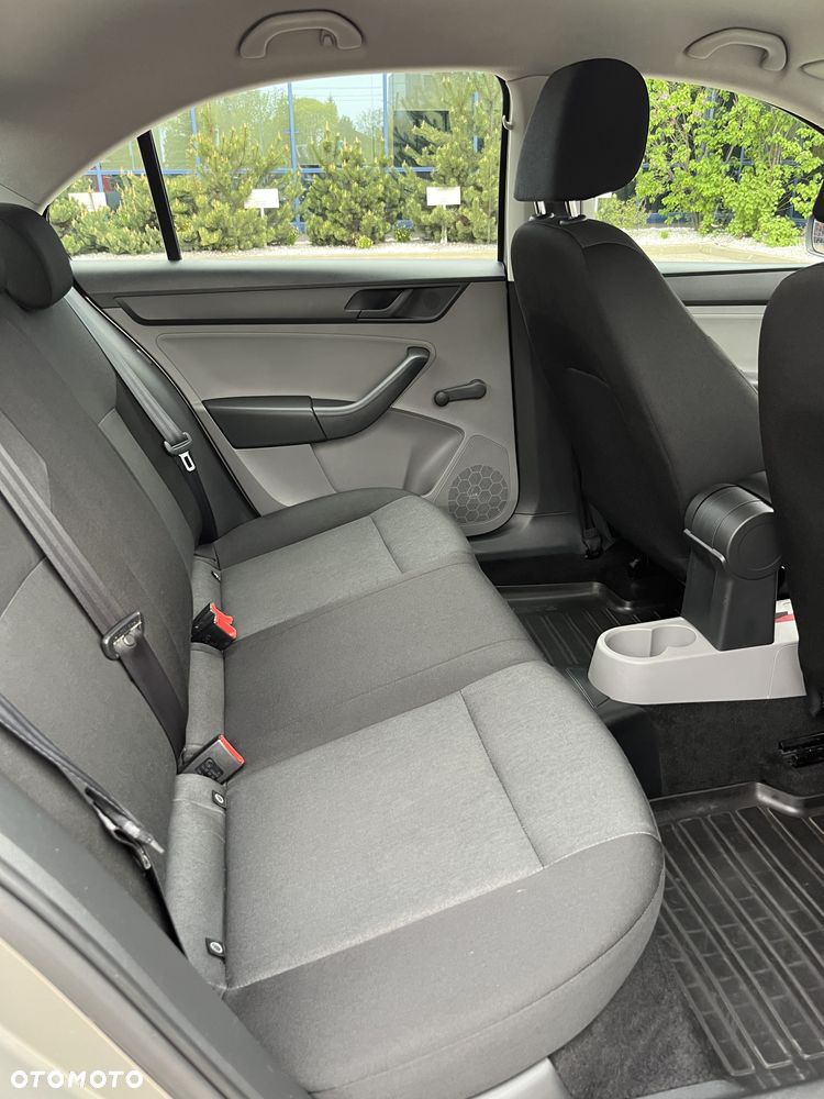 Skoda RAPID 1.6 TDI DPF Edition - 11