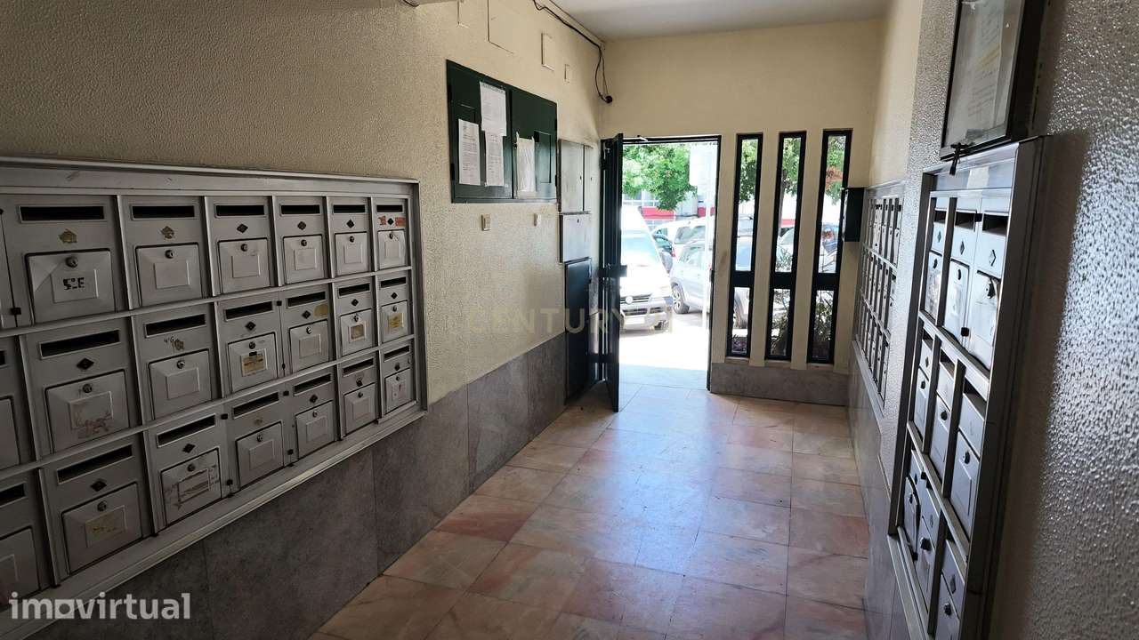 Apartamento T1 para Remodelar Reboleira – prédio com elevadores e loca - Grande imagem: 4/10