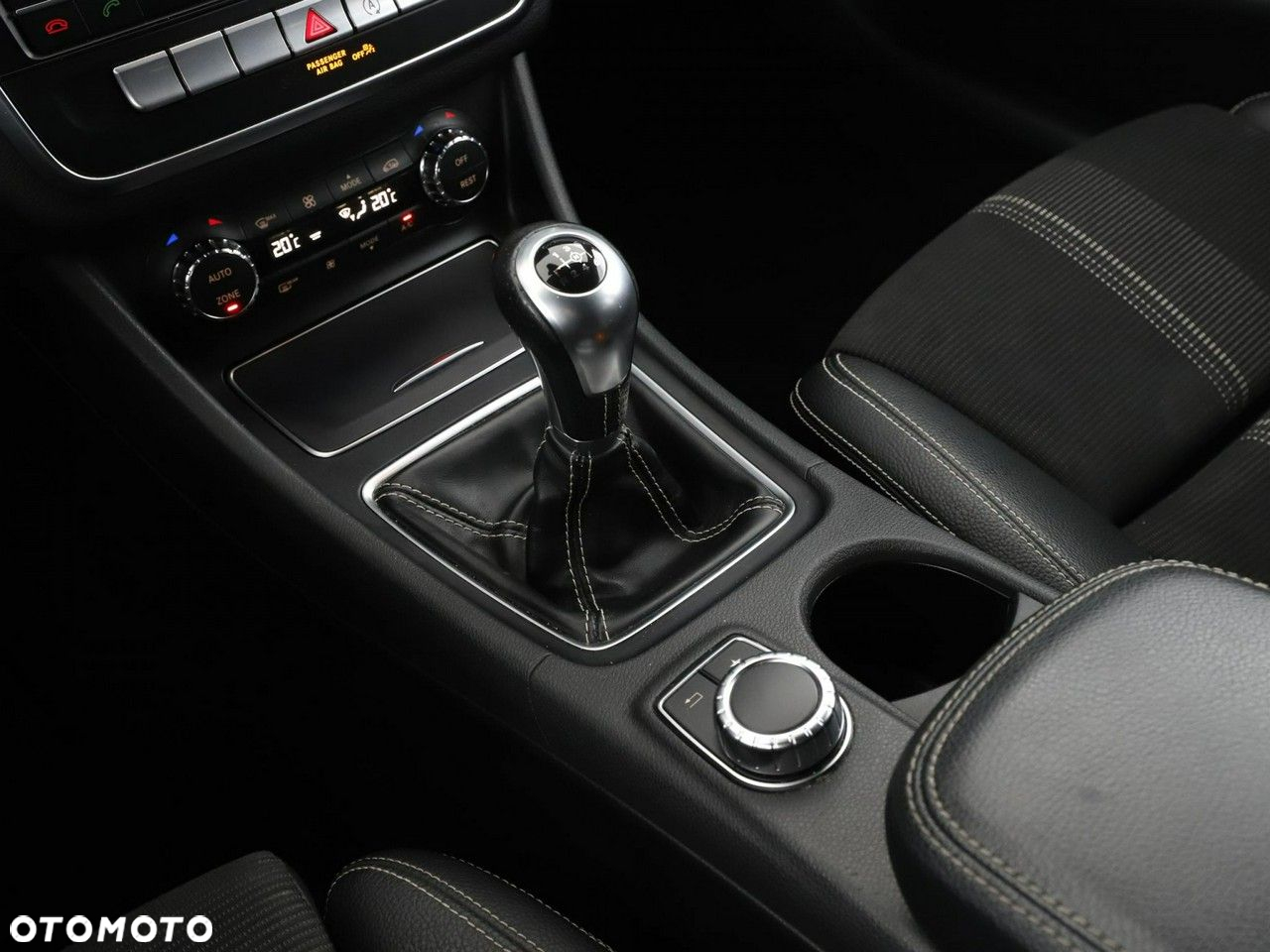 Mercedes-Benz CLA - 27