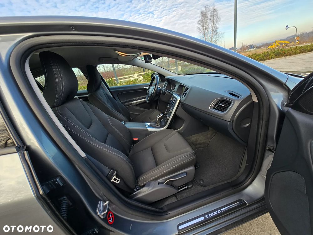 Volvo S60 D3 Geartronic RDesign - 12