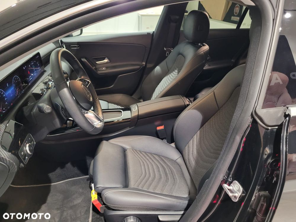 Mercedes-Benz CLA 200 7G-DCT - 10