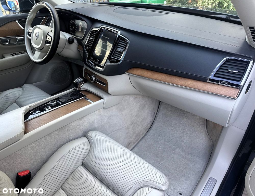 Volvo XC 90 - 9
