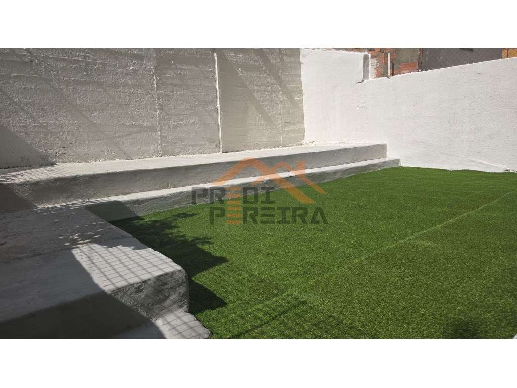 Situado em Sacavém, apartamento T1+1, totalmente remodelado. - Grande imagem: 4/28