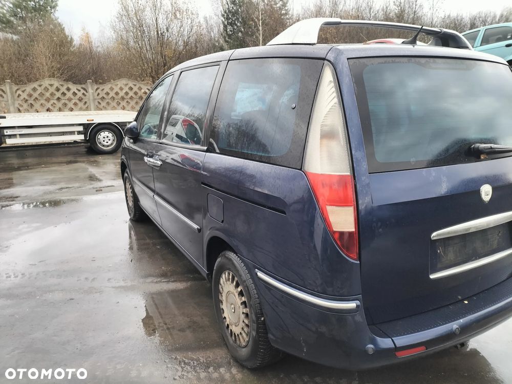 ZDERZAK TYŁ TYLNY POD CZUJNIKI PARKOWANIA LANCIA PHEDRA 02-10r KOD LAK. KMPD - 2