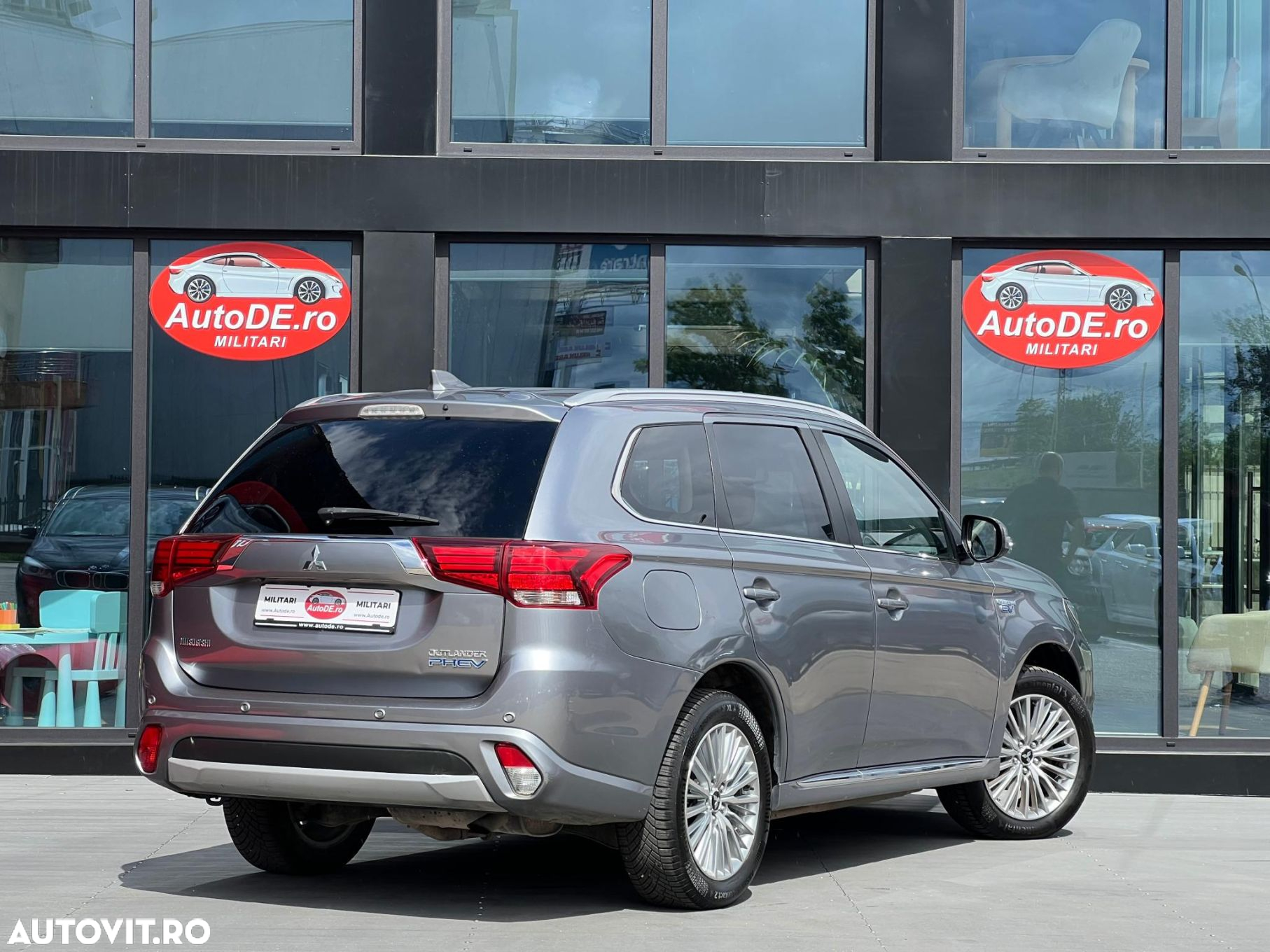 Mitsubishi Outlander - 3