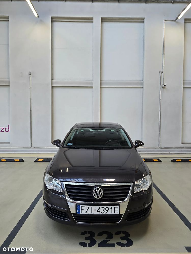 Volkswagen Passat 1.6 FSI Comfortline - 10