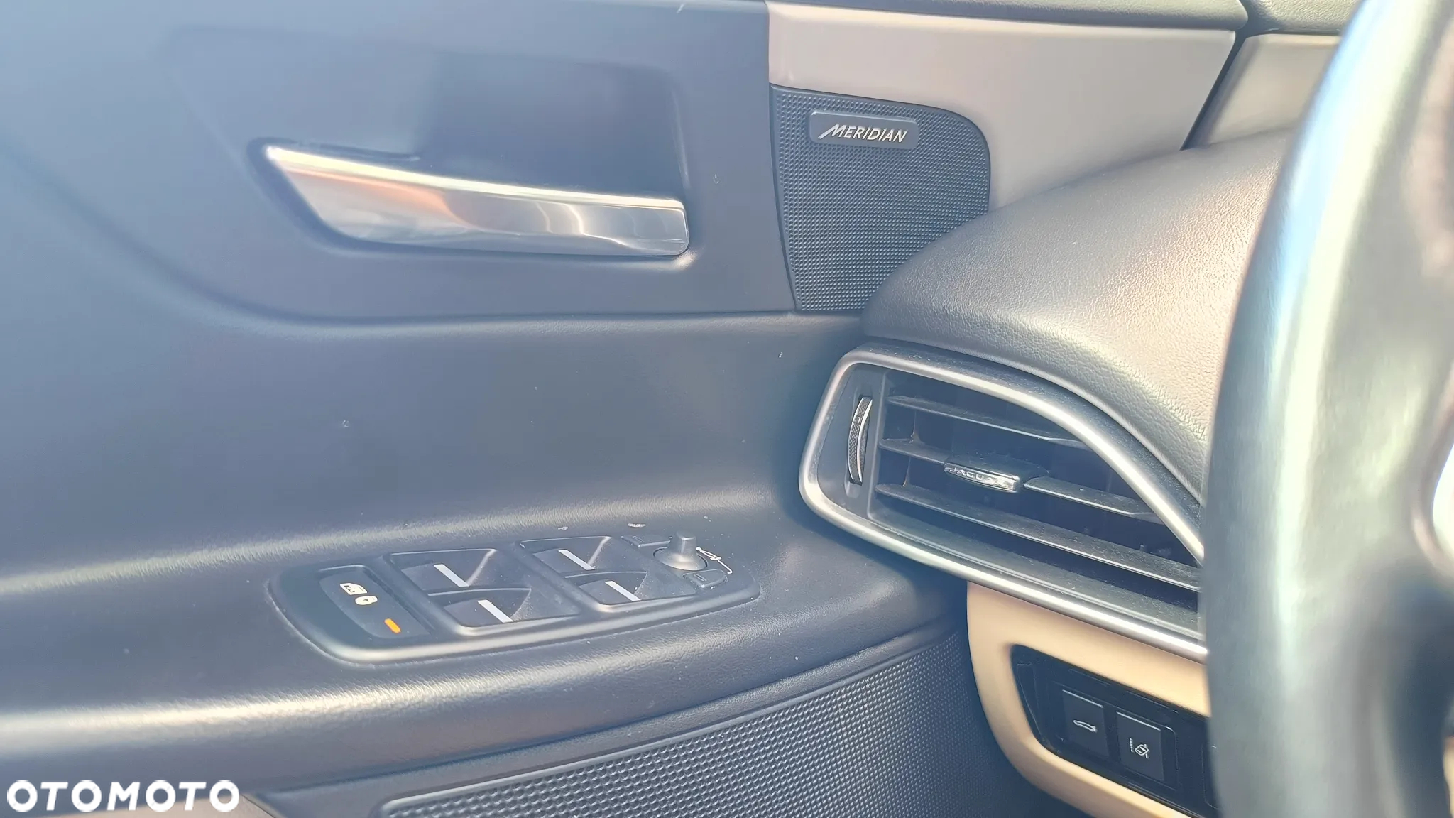 Jaguar XE 25t Prestige - 22