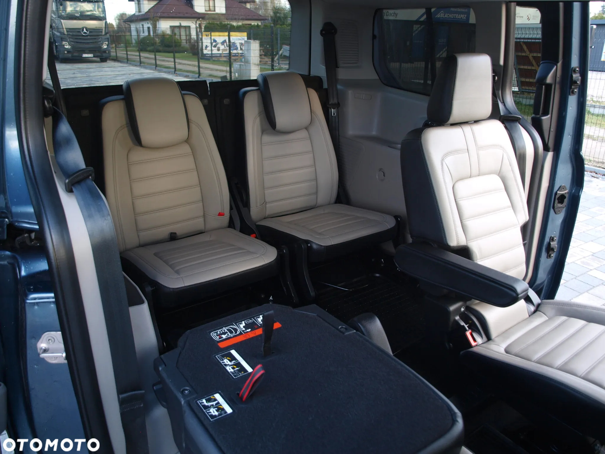 Ford Tourneo Connect Grand - 12