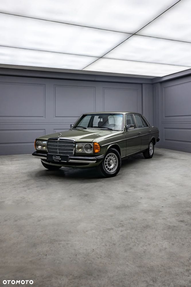 Mercedes-Benz W123 - 41