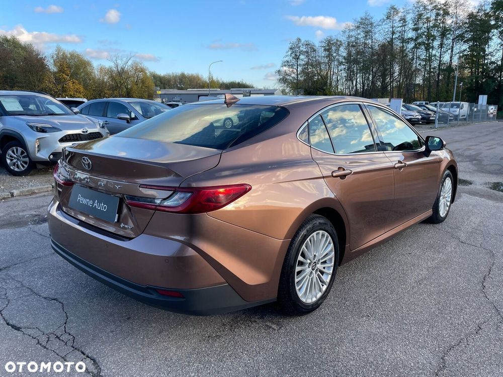 Toyota Camry - 5