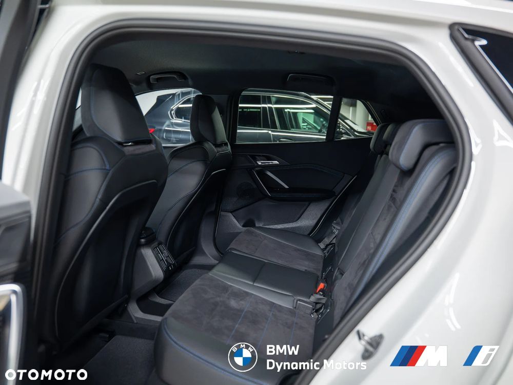 BMW iX2 eDrive20 - 24