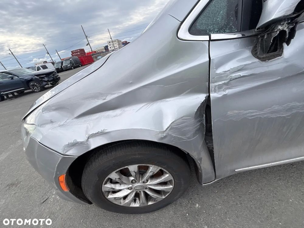 Chrysler Pacifica - 11