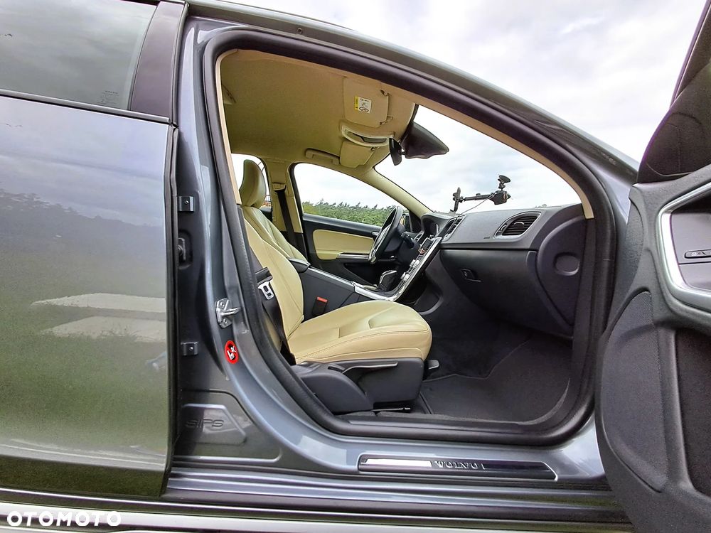 Volvo V60 Cross Country T5 AWD Summum - 7