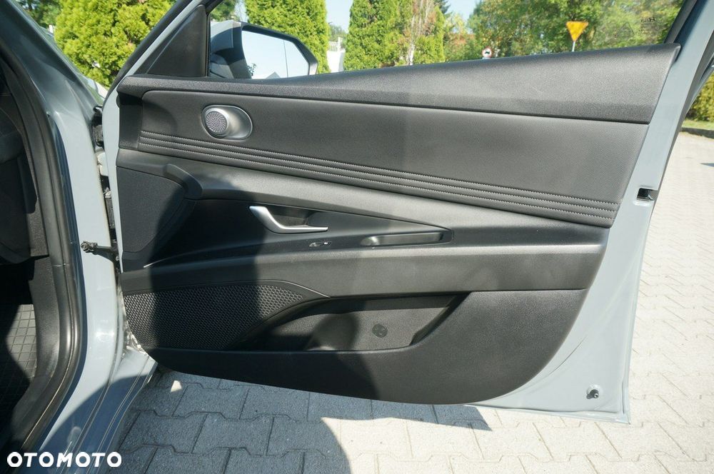 Hyundai Elantra - 25