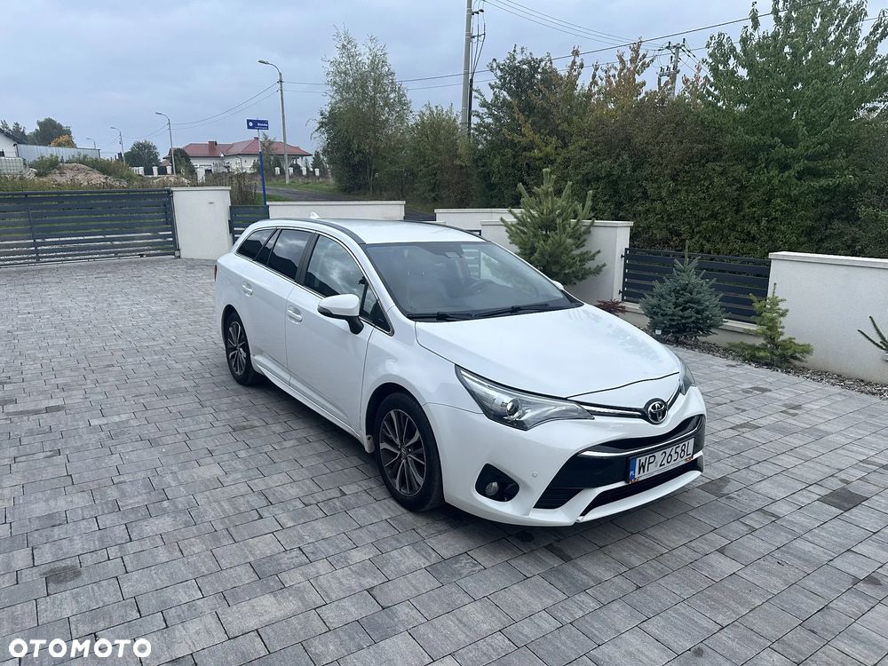 Toyota Avensis 2.0 D-4D Prestige - 2