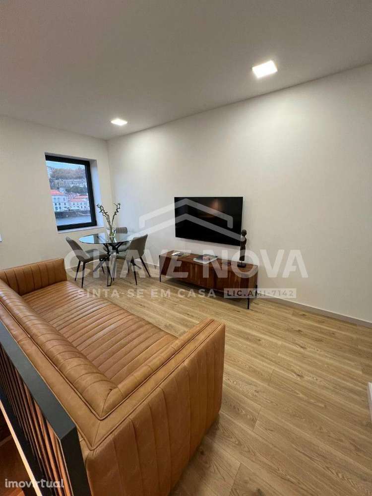 Moradia completamente reconstruída na Ribeira de Gaia - Grande imagem: 3/25