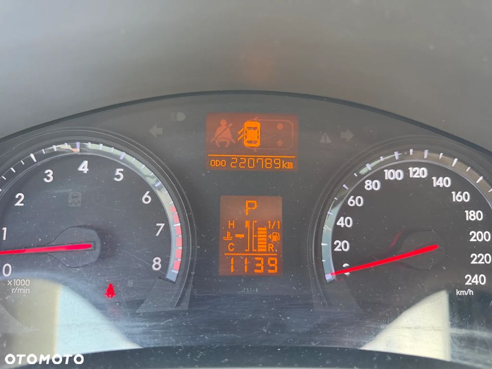 Toyota Avensis 1.8 Sol NAVI MS - 24