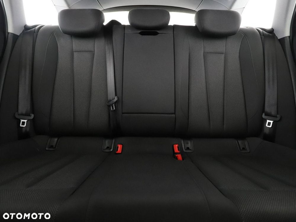 Audi A4 Avant 30 TDI mHEV S tronic - 19