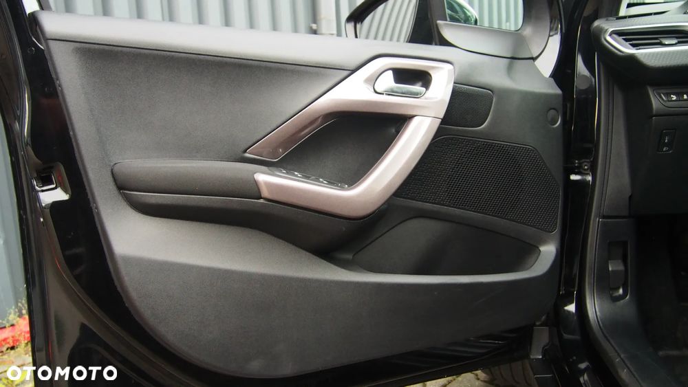 Peugeot 2008 1.2 Pure Tech Style S&S - 30